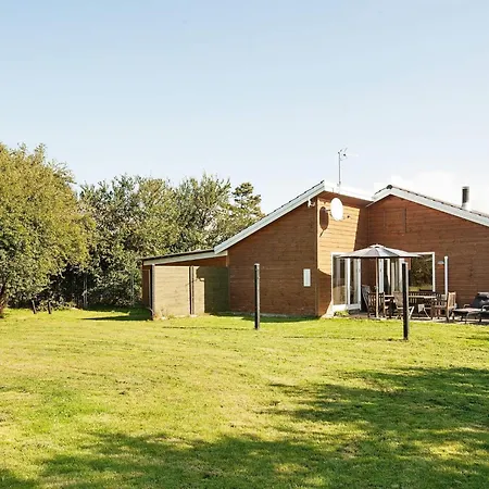 6 Person In Asnaes-by Traum